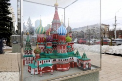 Уфа: К 450-летию Столицы Республики Башкортостан мэрия города представила музей под открытым небом перед Театром кукол.  