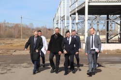 Новочебоксарск: Глава города Максим Семенов вместе с главой Бердянского муниципального округа Запорожской области Алексеем Кичигиным посетили общество с ограниченной ответственностью «Звениговский»