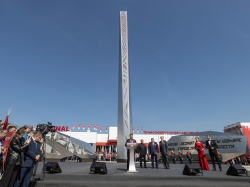 Казань: Рустам Минниханов и Ильсур Метшин открыли стелу «Казань – город трудовой доблести»