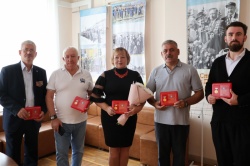 Ульяновск: Ульяновская Городская Дума продолжает вручать награды «За содействие СВО»