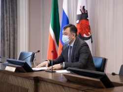 Казань: Р.Гафаров - «В школах Казани не хватает более 30 тыс. мест, для решения проблемы мы ищем любые пути»