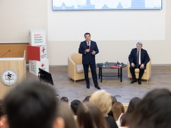 Казань: Ильсур Метшин встретился со студентами КГМУ и поздравил их с Татьяниным днем.