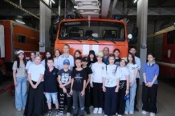 Астрахань: Городские школьники побывали в специализированной пожарно-спасательной части