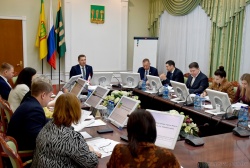 Пенза: Олег Денисов поручил главам администраций города организовать ежедневные обходы жилого сектора