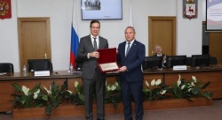 Нижний Новгород: Юрий Шалабаев наградил Евгения Чинцова