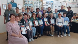 Лениногорск: В городе в Совете ветеранов состоялась встреча с волонтерами группы «СВОих не бросаем»