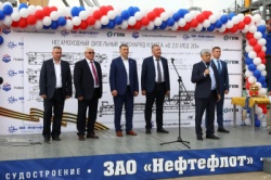 Самара: В городе спустили на воду новое судно технического флота