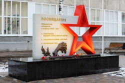 Уфа: Возле уфимского вуза открыли общественное пространство.