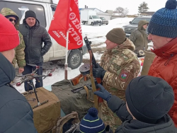 Энгельс: Энгельсское отделение "Боевое братство" представило военно-патриотическую выставку на "Зарнице - 2026"