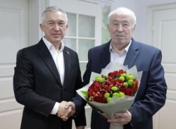 Волгоград: Председатель гордумы встретился с Почётным гражданином Борисом Усиком