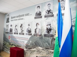 Нижнекамск: В нижнекамском политехническом колледже открыли Парты Героев и мемориальный комплекс