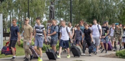 Нижний Новгород: 96 подростков из Москвы, Архангельска, Минска и Нижегородской области отправились в военно-патриотический лагерь «Хочу стать десантником»