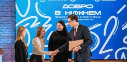 Нижний Новгород: Юрий Шалабаев впервые вручил награды в области семейного добровольчества в рамках городского конкурса «Добро в Нижнем»