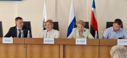 Энгельс: Председателем Правления Ассоциации развития ТОС области избрана председатель Собрания депутатов Энгельсского района Юлия Таушанкова