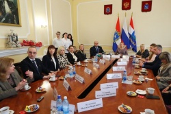 Самара: Глава города Елена Лапушкина встретилась с муниципальными служащими - мамами, женами, детьми защитников, которые сейчас находятся в зоне специальной военной операции