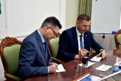 Оренбург: Олег Денисов принял участие в спецгашении маркированного конверта «Пенза – город трудовой доблести»