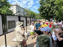 Самара: На Аллее учителей открылась выставка «Семейная история»