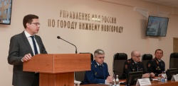 Нижний Новгород: Юрий Шалабаев - "Приняли решение о социальной поддержке сотрудников полиции в размере 10 тысяч рублей ежемесячно"
