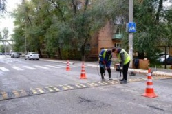 Астрахань: В городе устанавливают «лежачих полицейских» рядом с социальными объектами