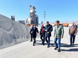Казань: И.Метшин на асфальтобетонном заводе оценил готовность к реализации программы «Наш двор»