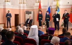Оренбург: Экс-мэр города Юрий Мищеряков принимает поздравления с юбилеем