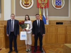 Чебоксары: Глава города Владимир Доброхотов вручили награды победителям муниципального конкурса