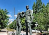 Волгоград: Глава города Владимир Марченко вместе с общественниками проинспектировал ход восстановления памятника комсомольцам – защитникам Сталинграда