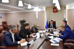 Балаково: Губернатор провел совещание по организации движения пассажирских междугородних перевозок по Волге 