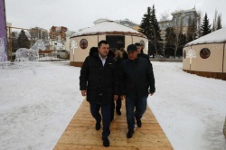Уфа: Ратмир Мавлиев посетил недавно открывшийся арт-объект, созданного рамках туристического кода города.
