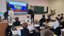 Альметьевск: В Лицее №2 участник СВО провел урок мужества