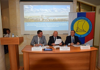 16 июня 2022 года в Саратове состоялось совместное заседание АГП и представителей общественных ветеранских организаций на тему: "Программы, меры и лучшие практики социальной поддержки жителей в городах Поволжья"